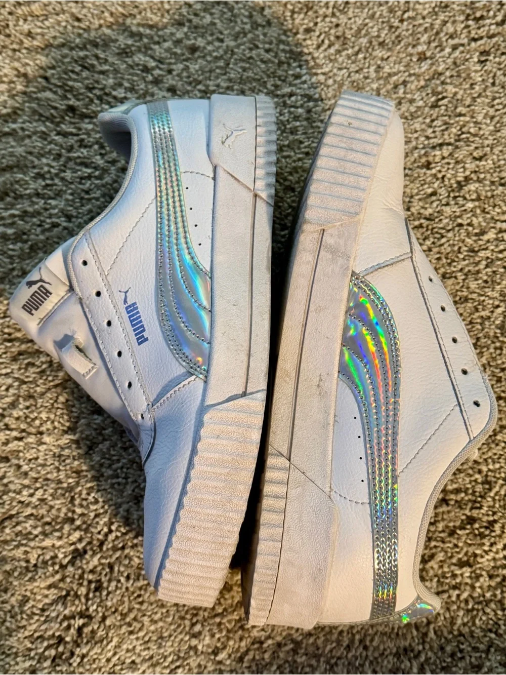 VGUC Puma Carina White Leather Silver/Iridescent Sneakers/Tennis Shoes, Size 9